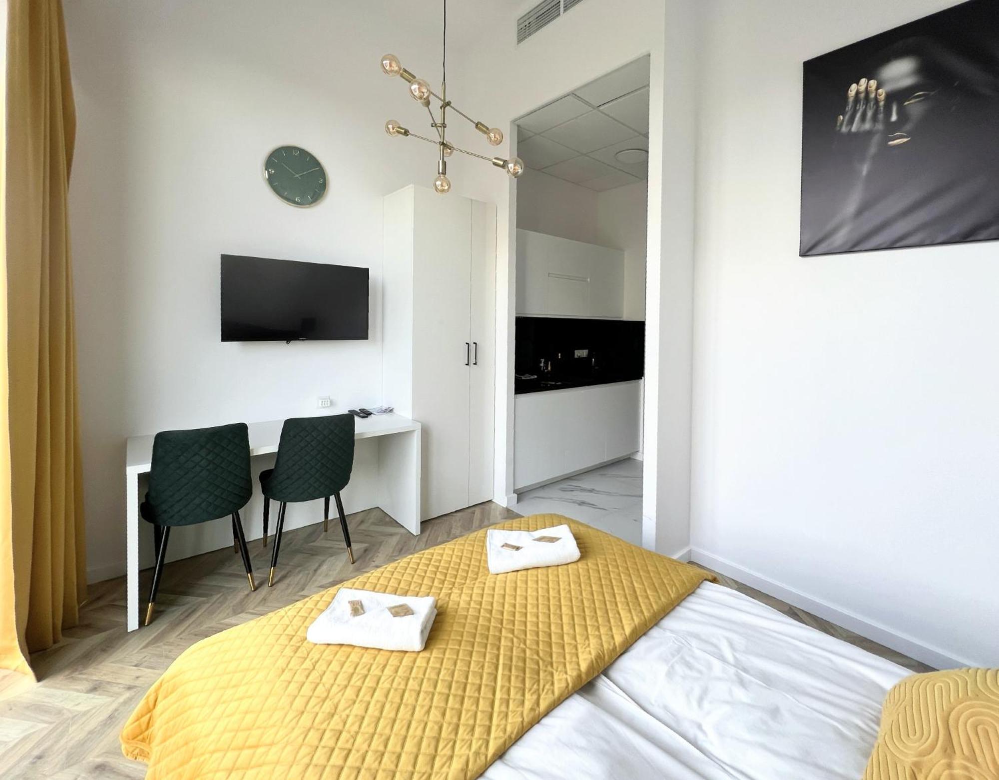 Warsaw Concierge Tower Apartment Exterior photo